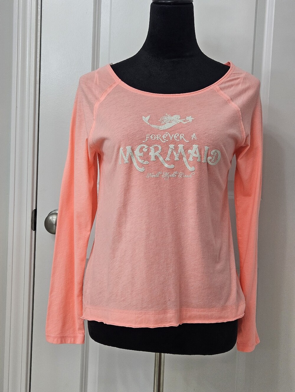 Kavio Coral Pink Women's Tee with Whimsical Mermaid Logo